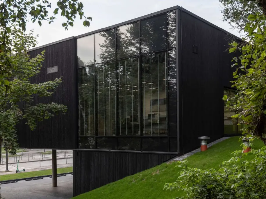 YAKIWOOD Fassade schwarz